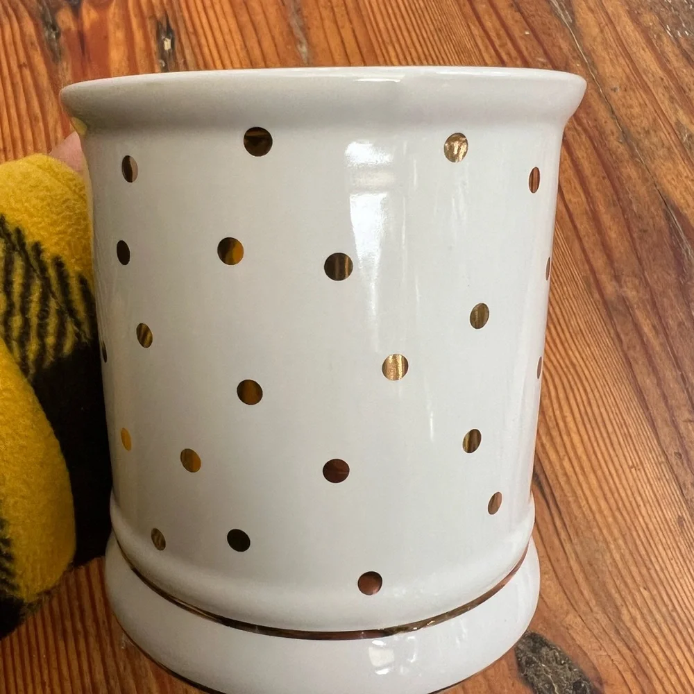 PIER 1 IMPORTS Initial Monogram L White with Gold Metallic Confetti Detail Mug